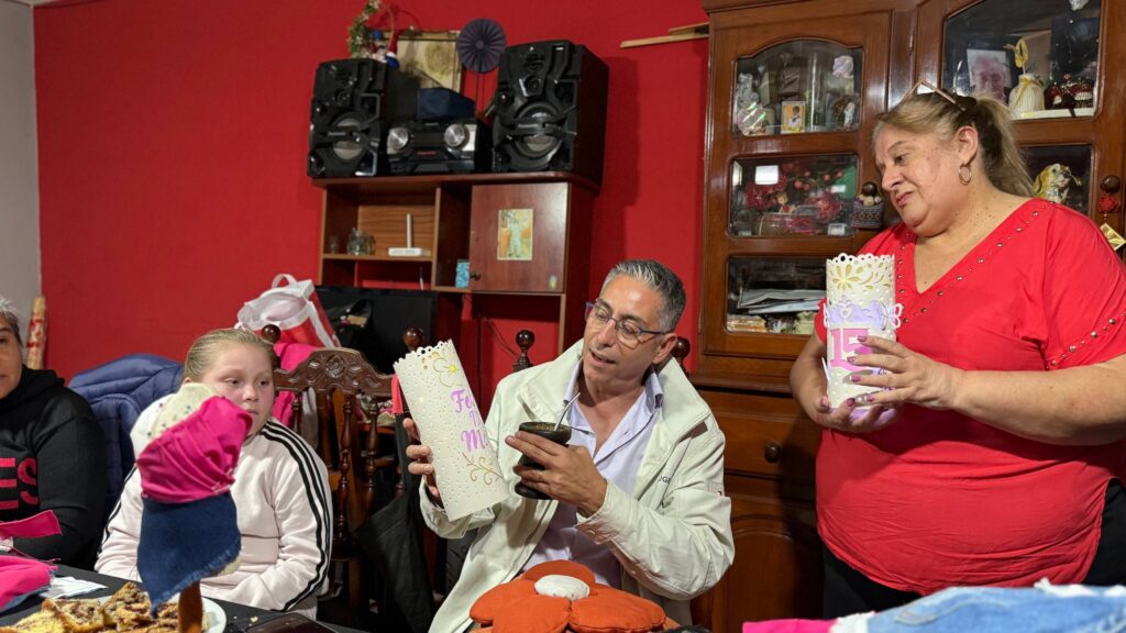 El taller de reciclado y costura de Barrio Aguas Corrientes ya está en plena producción taller1