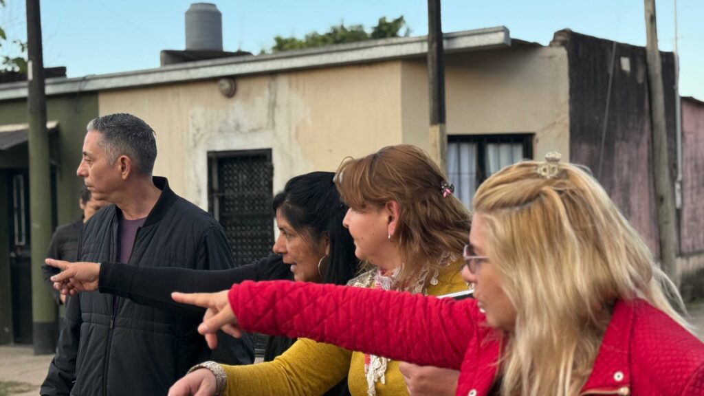 Recorrimos el Barrio para relevar necesidades vinculadas al estado de las calles, la circulación y los espacios comunitarios. 4954282219920887010