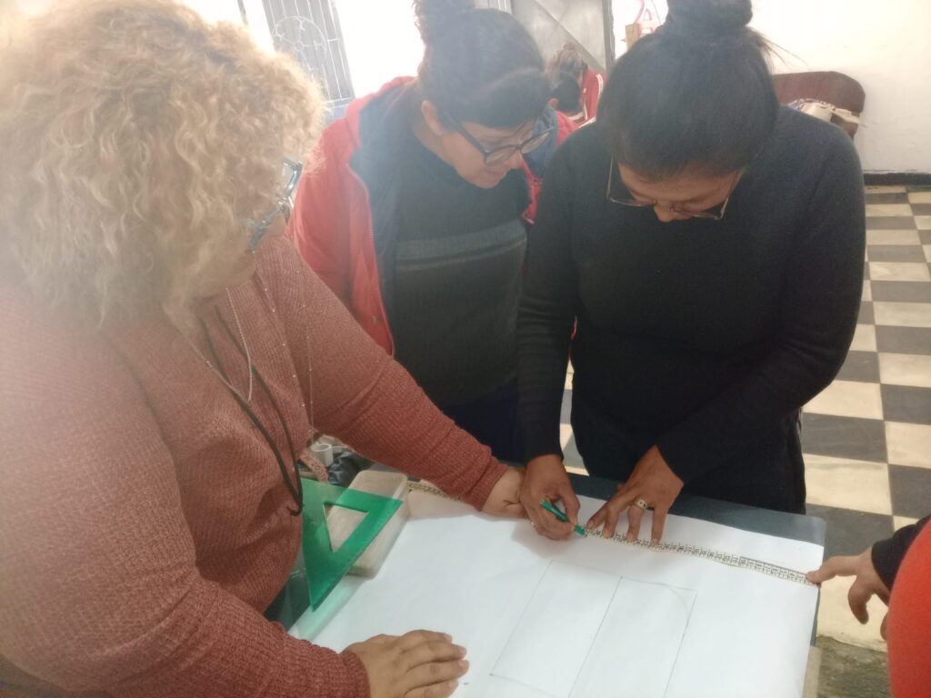 Taller comunitario de arte decorativo: creatividad y trabajo social en Villa 9 de Julio taller de arte decorativo