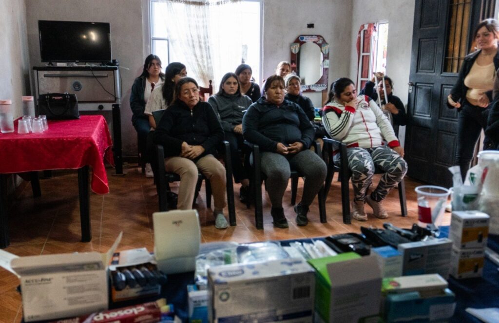 Taller de primeros auxilios para fortalecer el aprendizaje comunitario en Barrio Ampliación Miguel Lillo photo 4913593744163015998 y