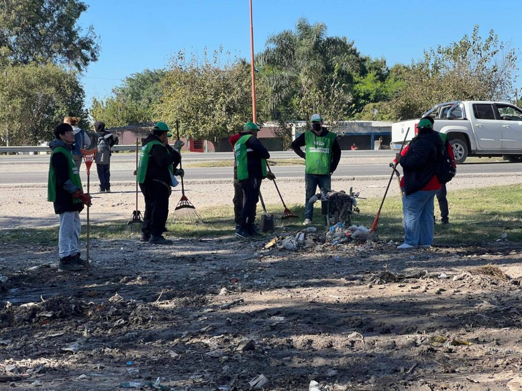 Trabajo conjunto para recuperar un espacio público en Barrio Santa Teresita photo 4915845543976700880 y