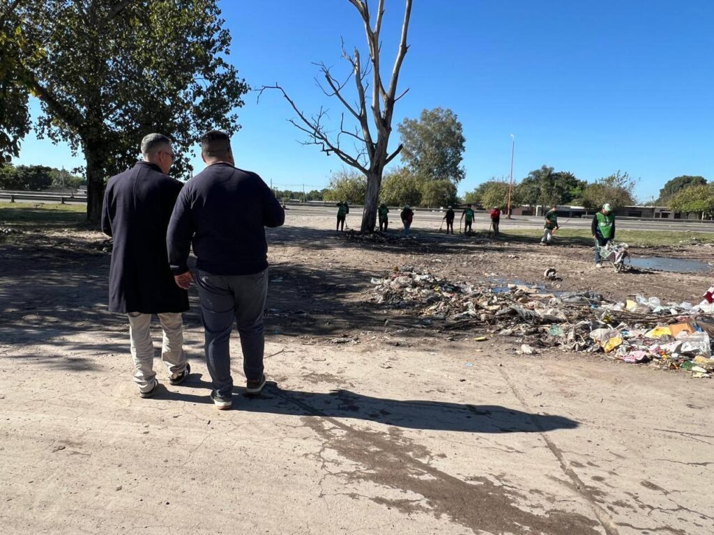 Trabajo conjunto para recuperar un espacio público en Barrio Santa Teresita photo 4915845543976700883 y