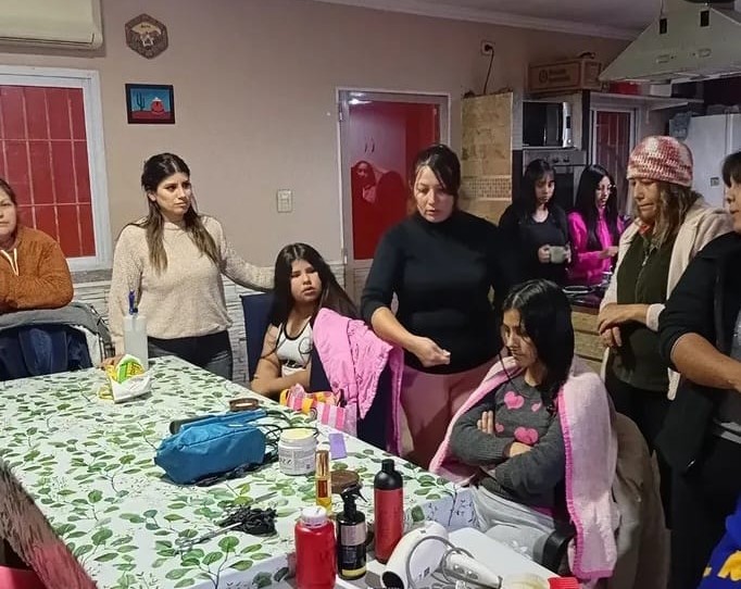Taller de tratamiento capilar femenino en Barrio 11 de Enero tratamiento capilar2