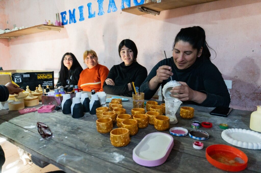 El aprendizaje y la creatividad como herramientas de crecimiento comunitario en Villa Amalia 5037429359387544735