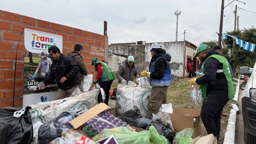 Vecinos participaron de una nueva jornada de EcoCanje para promover el reciclaje y el cuidado del ambiente 5053209911046638627