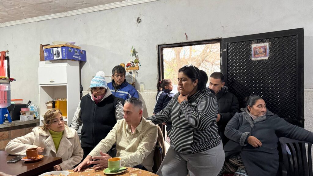 Vecinos de Ex Aeropuerto y Ampliación Ex Aeropuerto plantearon nuevas necesidades tras un operativo integral 5071231134259154207
