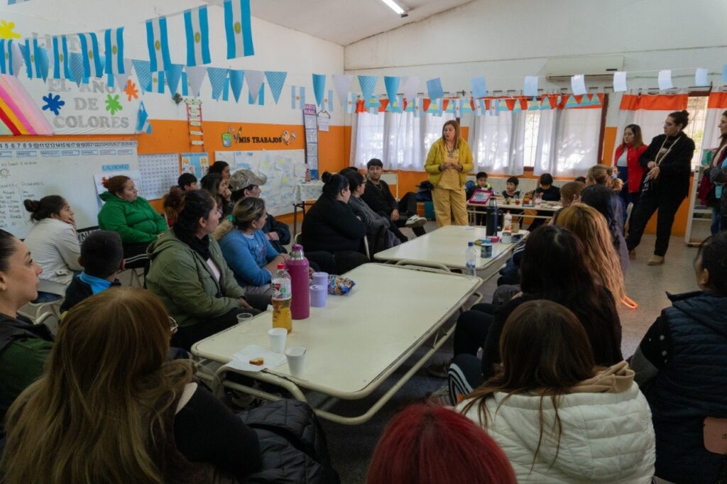 Charla sobre hábitos saludables y detección temprana en el desarrollo infantil reunió a familias en la Escuela Griet 5073482934072839448