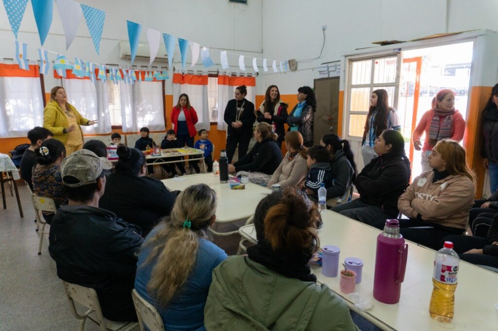 Charla sobre hábitos saludables y detección temprana en el desarrollo infantil reunió a familias en la Escuela Griet 5073482934072839456