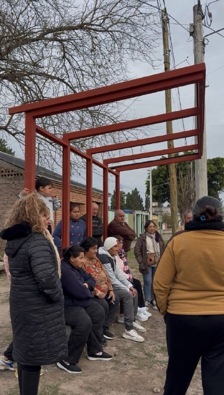 Vecinos de Alto La Pólvora avanzan en un proyecto para instalar siete refugios en paradas de colectivos 5131926946366295199