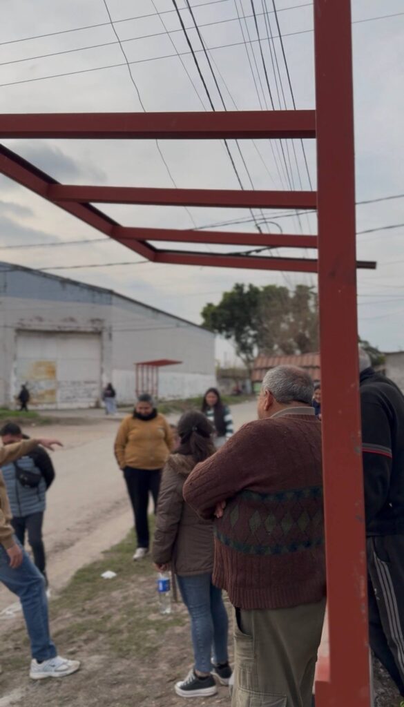 Vecinos de Alto La Pólvora avanzan en un proyecto para instalar siete refugios en paradas de colectivos 5131926946366295201