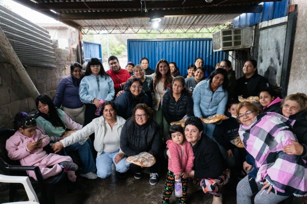 Cocina comunitaria en Villa Muñecas: un espacio que fortalece la solidaridad entre vecinos 5140980707361492492