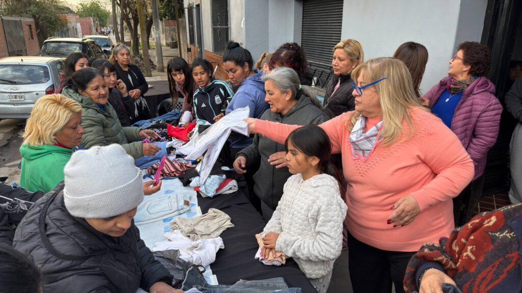 Ropero Comunitario en Aguas Corrientes: solidaridad que fortalece a la comunidad 4902204972657740980