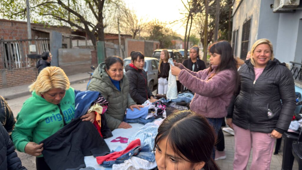Ropero Comunitario en Aguas Corrientes: solidaridad que fortalece a la comunidad 4902204972657740984