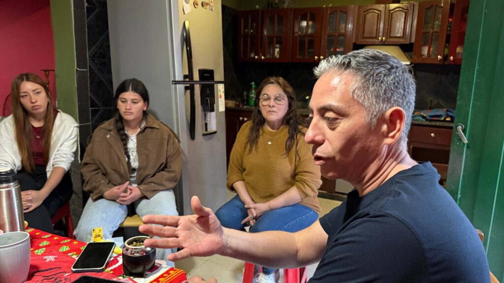 Escuchar para transformar: encuentro con vecinos de ATE, 72 Viviendas y Rosa Mística 4978773326033521723