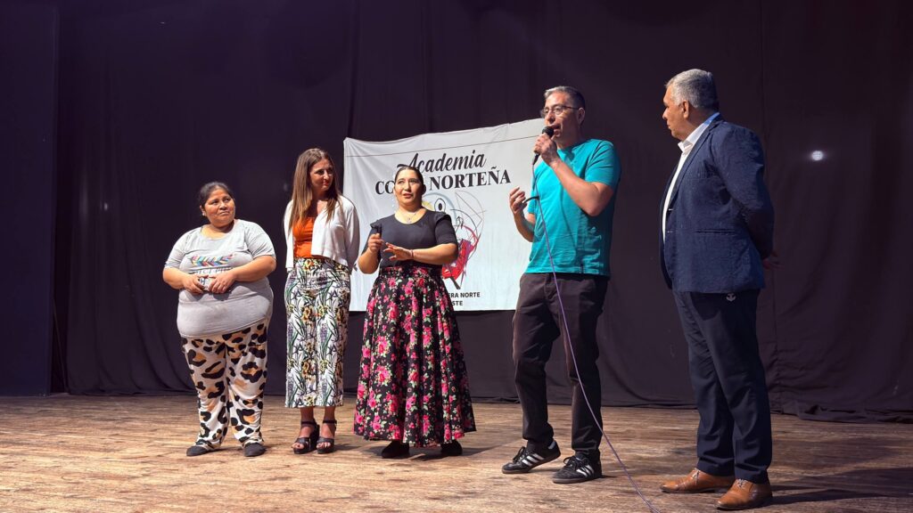 Folklore y música urbana compartieron escenario en una jornada cultural 5037631738246532192 (1)