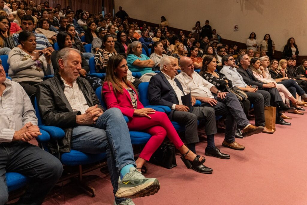 Debate en Positivo: una invitación a escuchar, intercambiar y construir 5021553090087291952